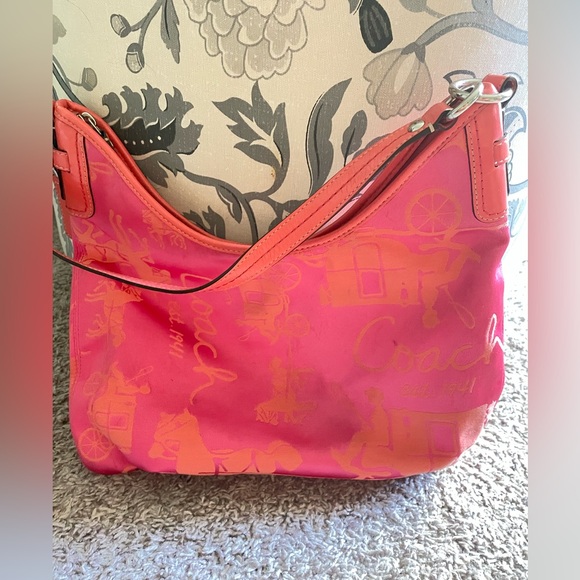 EUC - Authentic Coach shoulder bag - Picture 2 of 4